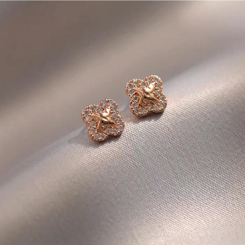 

Новые серьги с четырьмя листочками клевера, классическая мода, легкие, роскошные, для пожилых людей, маленькие, нежные серьги розового золота