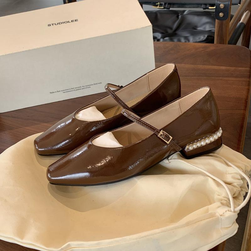 

~ One word with pearl light mouth thick heel Mary Jane single shoes women s small leather shoes 35 кавовий