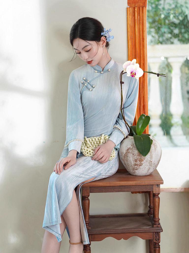 2025 Elegant Blue Velvet Cheongsam: Seven-Sleeve, High-End Stretch Dress