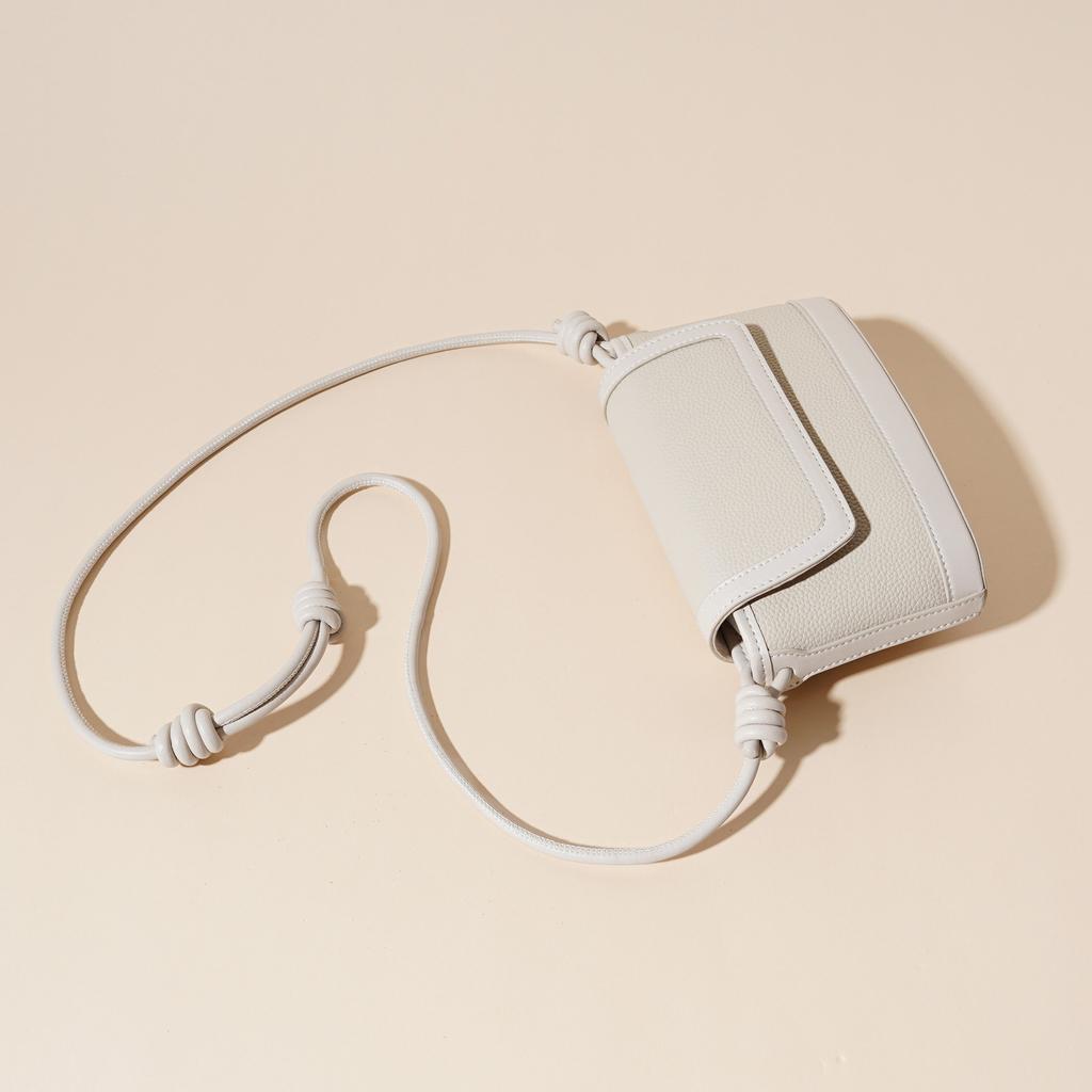 The First Layer of Cowhide New Autumn and Winter 2025 Fashion Versatile High-end Simple Classic Solid Color Shoulder Messenger Bag