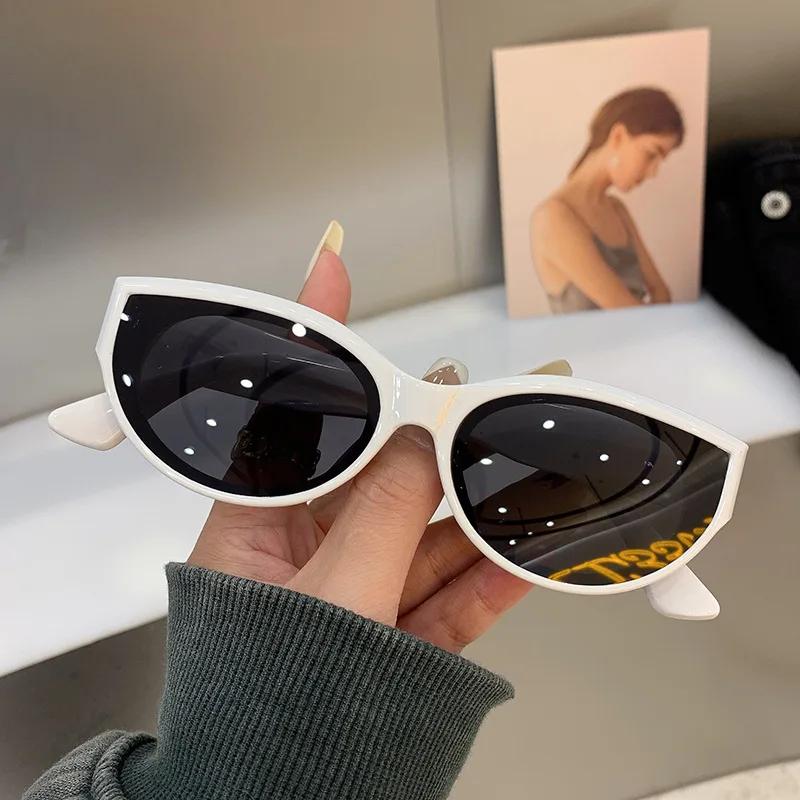 New Luxury Brand Designer Small Frame Cat Eye Sunglasses Women Vintage Fashion Sun Glasses Popular Punk Sexy Ladies Shades Uv400