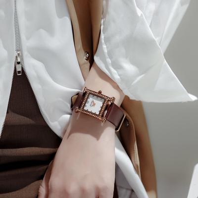 Hodinky Dámské Lehký Luxus Jednoduché Kamínkové Hodinky s Páskem Quartz Retro Dámské Nišové Hodinky