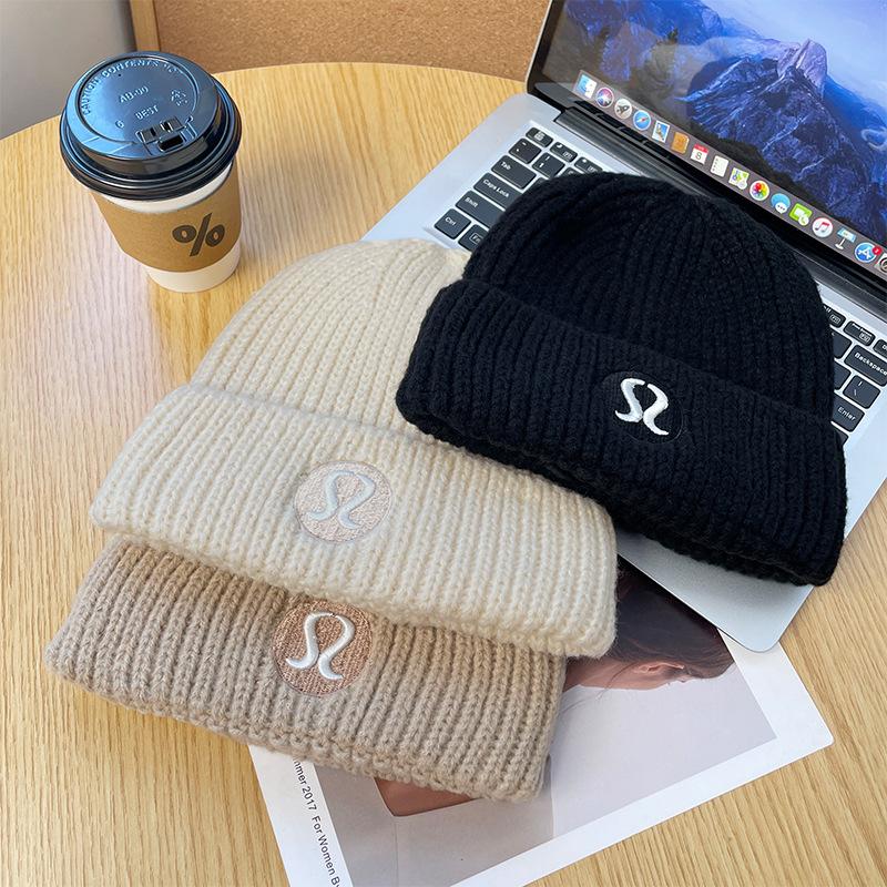 Autumn and Winter Knitted Hats for Women Versatile High Quality Cold Hats Fashionable Warm Ear Protection Hoods Plush Hats for Men Trendy