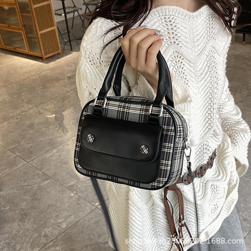High-end niche bowling bag women's new fashion messenger bag casual portable small square bag