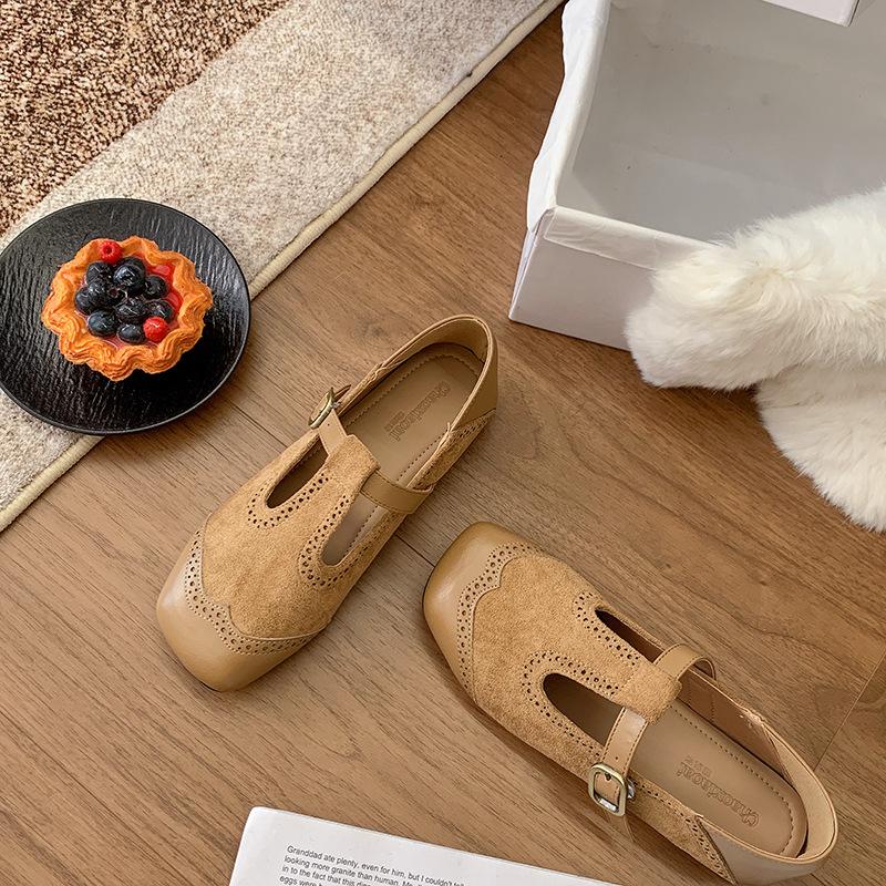 French Retro Engraved Light Mouth Belt Buckle Mary Jane Women's Shoes 2025 New Comfortable and Lightweight Flat-bottomed Small Leather Shoes