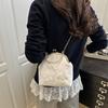 Borsa da sera ricamata eterea con dettagli in perle per serate alla moda