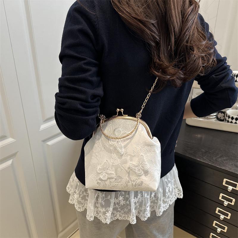 Borsa da sera ricamata eterea con dettagli in perle per serate alla moda