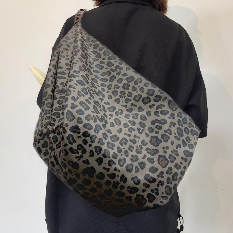 

Women S Quilt Personalized Leopard Print Shoulder Bag Large Capacity Leisure Commuter Oblique Span Bag леопард друку кольору