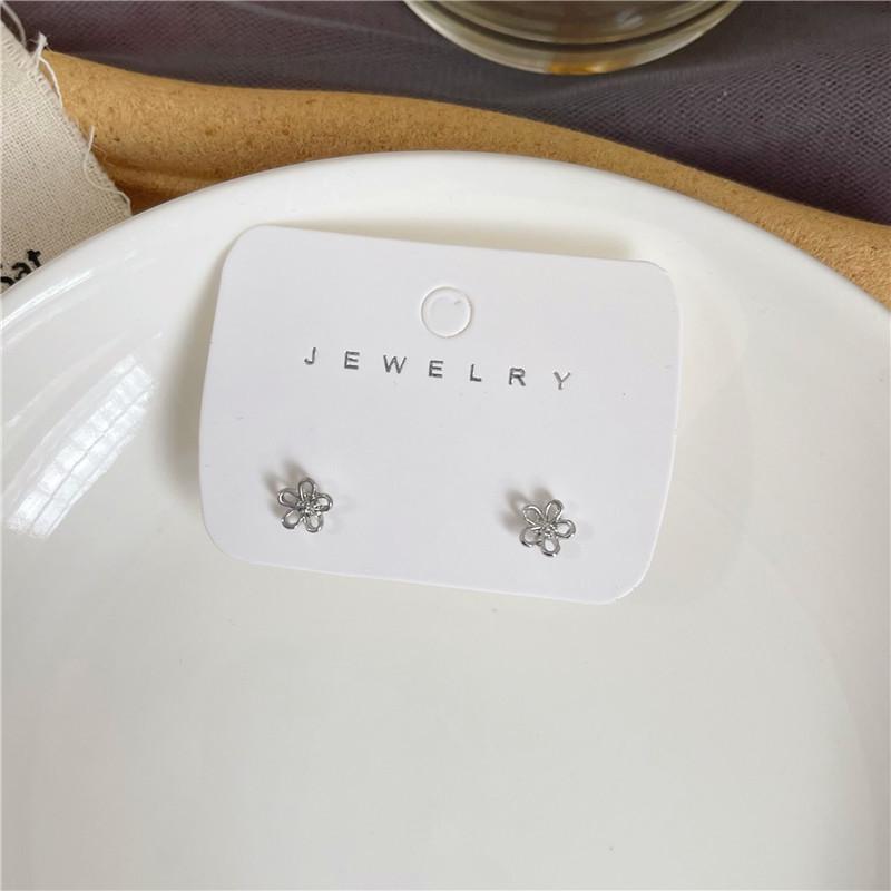 Mini kolczyki sztyfty z pustym kwiatkiem, Srebro próby S925, Prosty design do noszenia na co dzień