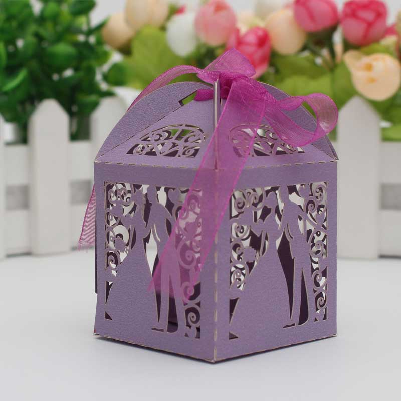 30 50 STÜCKE/llot Laser Cut Braut Bräutigam Hochzeit Süßigkeiten Pralinenschachtel Gäste Geschenkboxen Papierverpackung Babyparty Schokoladenkeksschachtel