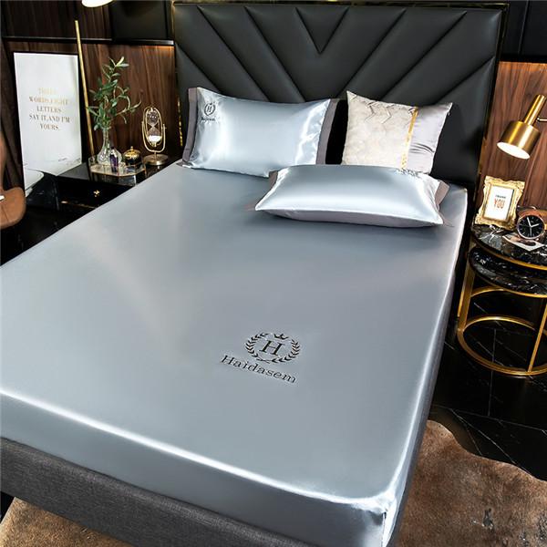 

Удобная для кожи подушка, летний чехол из ледяного шелка, чехол для матраса с вышивкой, постельное белье, состоящий из трех частей с 2 ​​наволочками 120x200cmWith2 Pillowcase