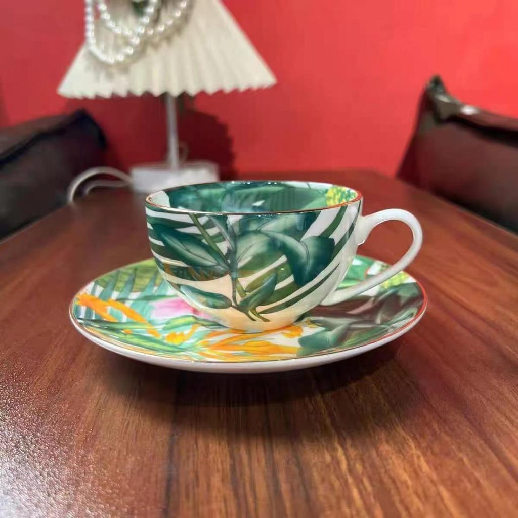 European Gold Carriage Woven Pattern Bone China Tea Cup & Saucer - High-End Exquisite Afternoon Set.