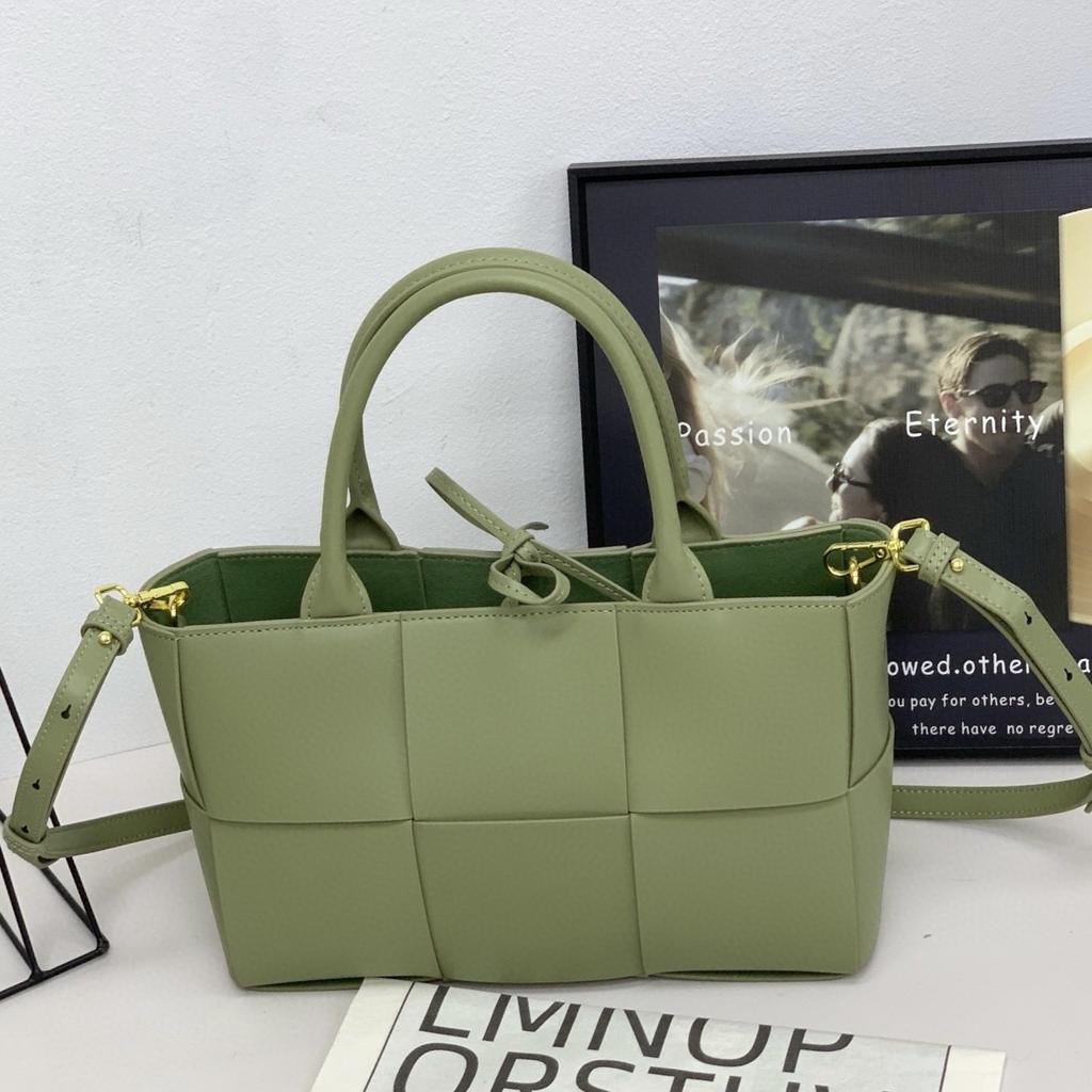 Cross-border hot-selling 28CM cowhide woven portable tote bag, genuine leather handbag, commuting versatile single shoulder messenger women's bag