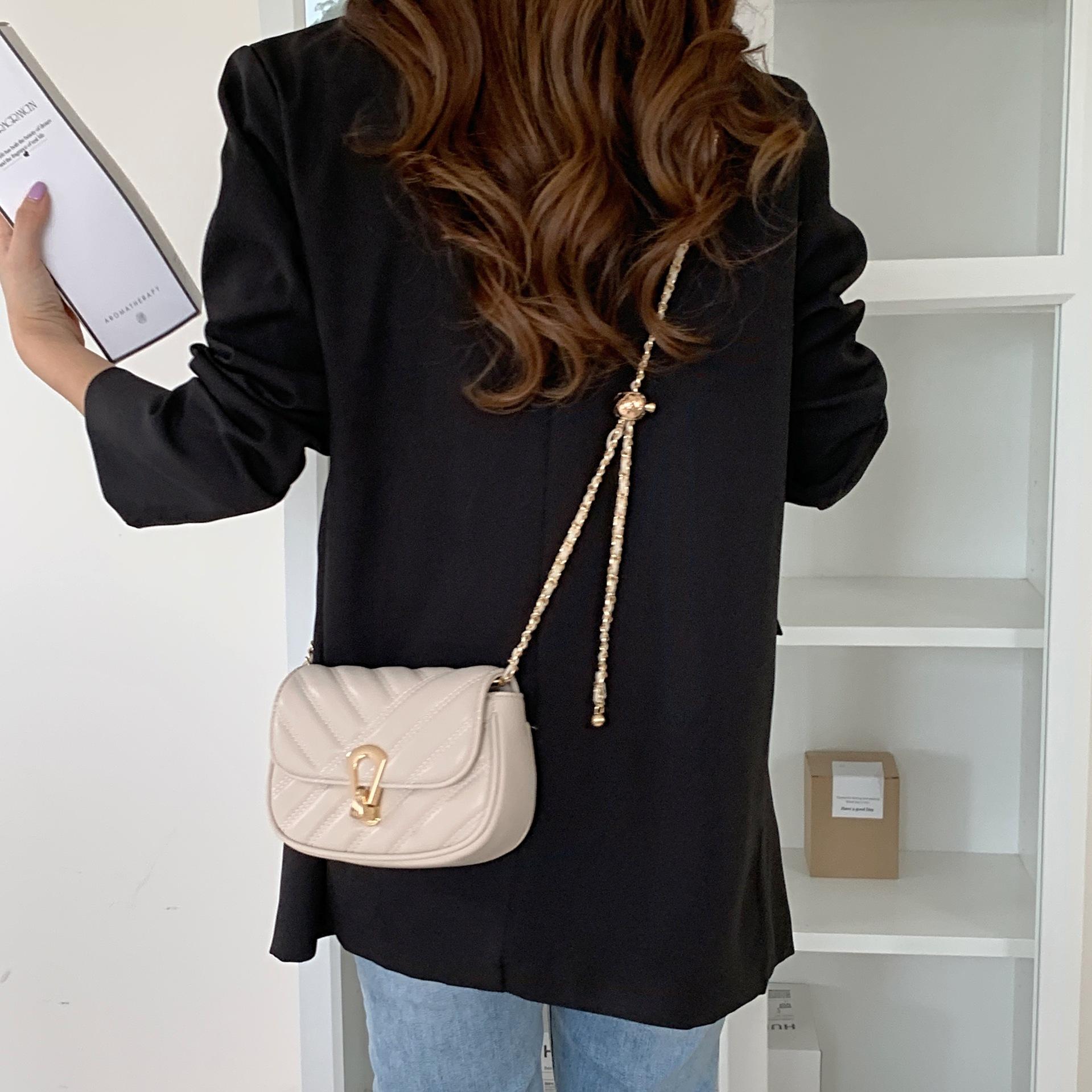 

Premium Niche Design Style Compact Golden Ball Diamond Chain Bag Small Size Fragrant Style Crossbody Bag Women s Bag Durable Material