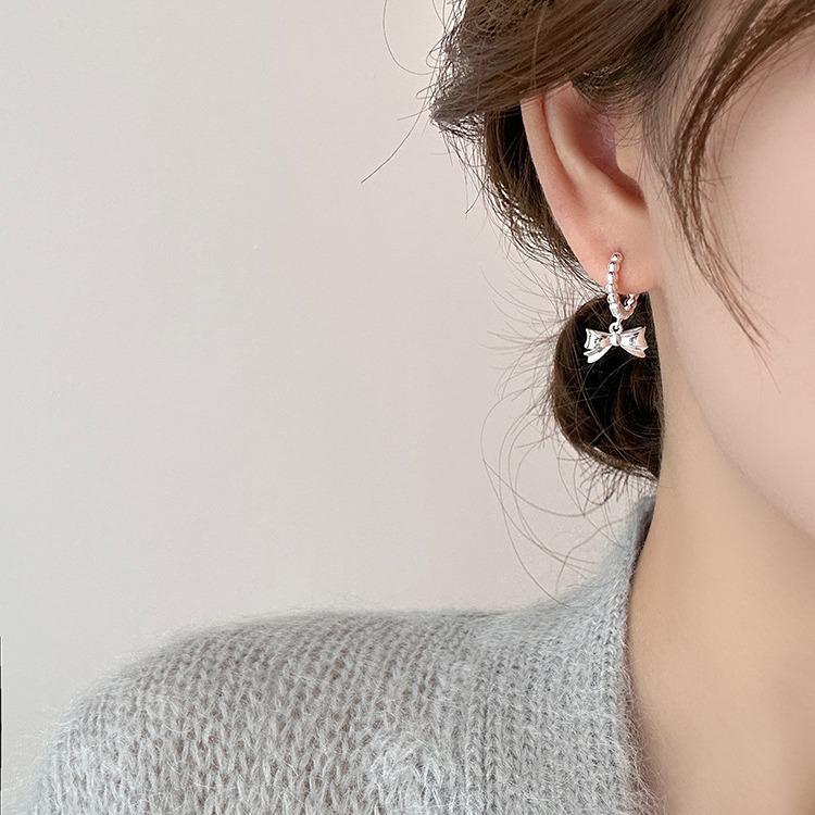 High-End Bow Ear Cuffs: Unique, Versatile Luxury Earrings for Autumn and Winter