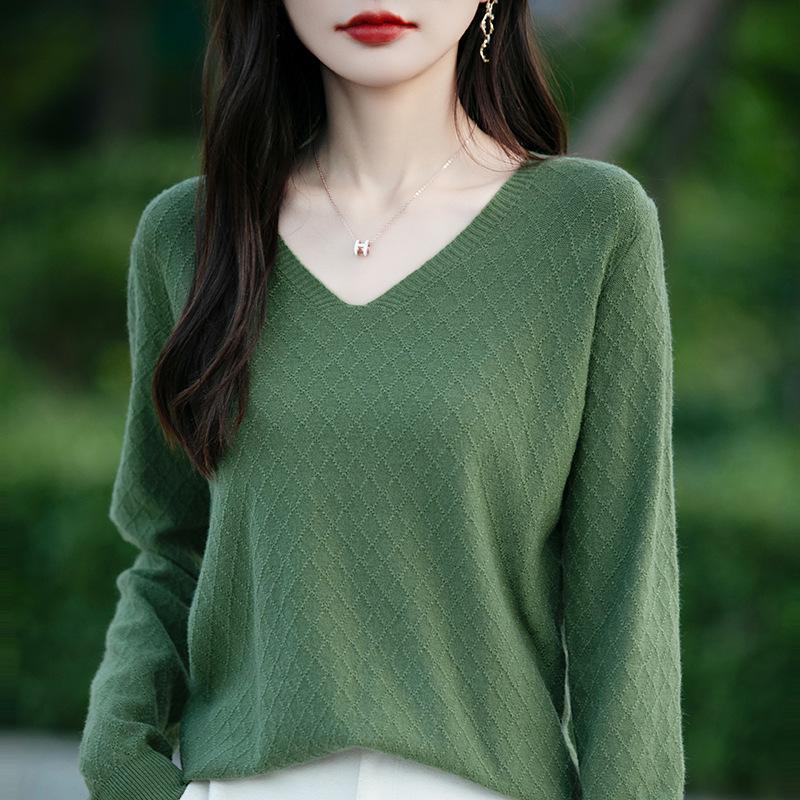 Autumn 2024 Women's Knitted V-Neck Sweater - Long-Sleeved Velvet Prismatic Korean Style