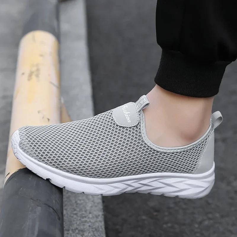 New Sneakers Men Slip on Casual Shoes Breathable Mesh Outdoor Non Slip Sports Shoes Lightweight Comfortable Shoes for Men