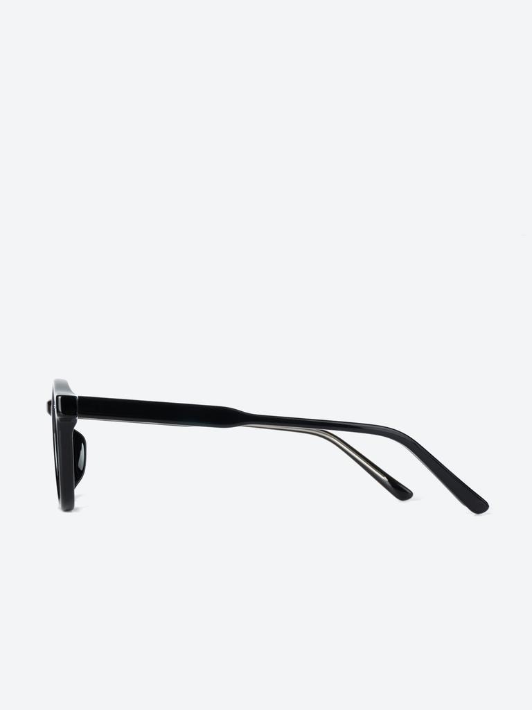 Laseuteljia Ron Black