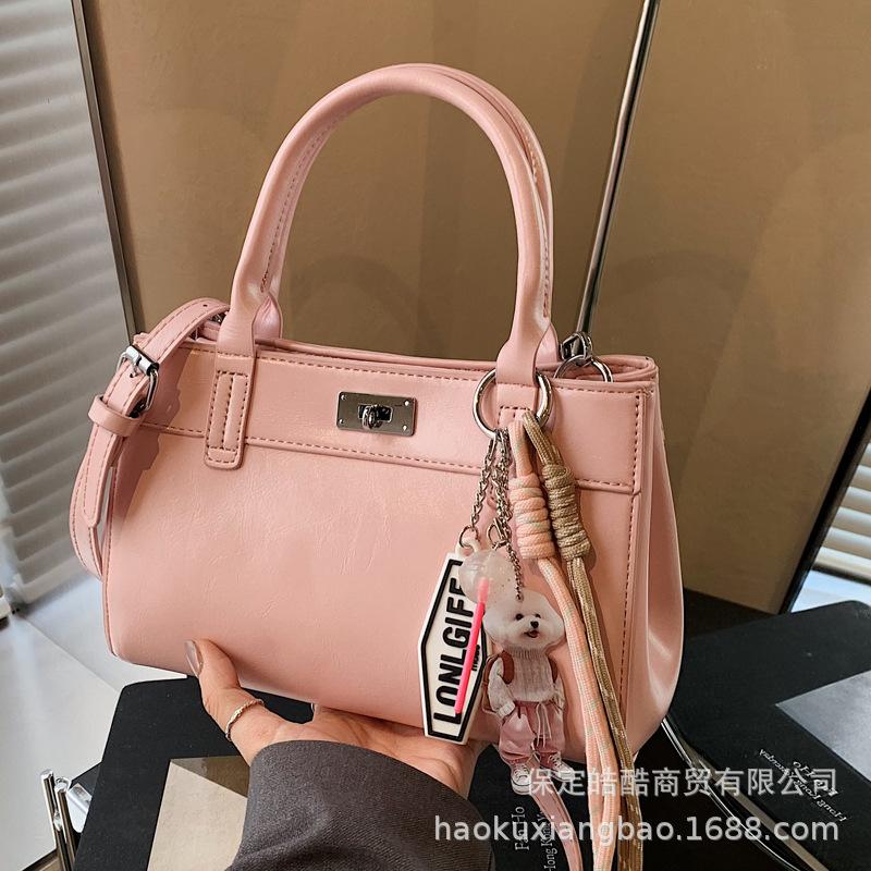 Premium textured bag women's 2025 new fashion versatile messenger spring and summer popular portable casual small square bag