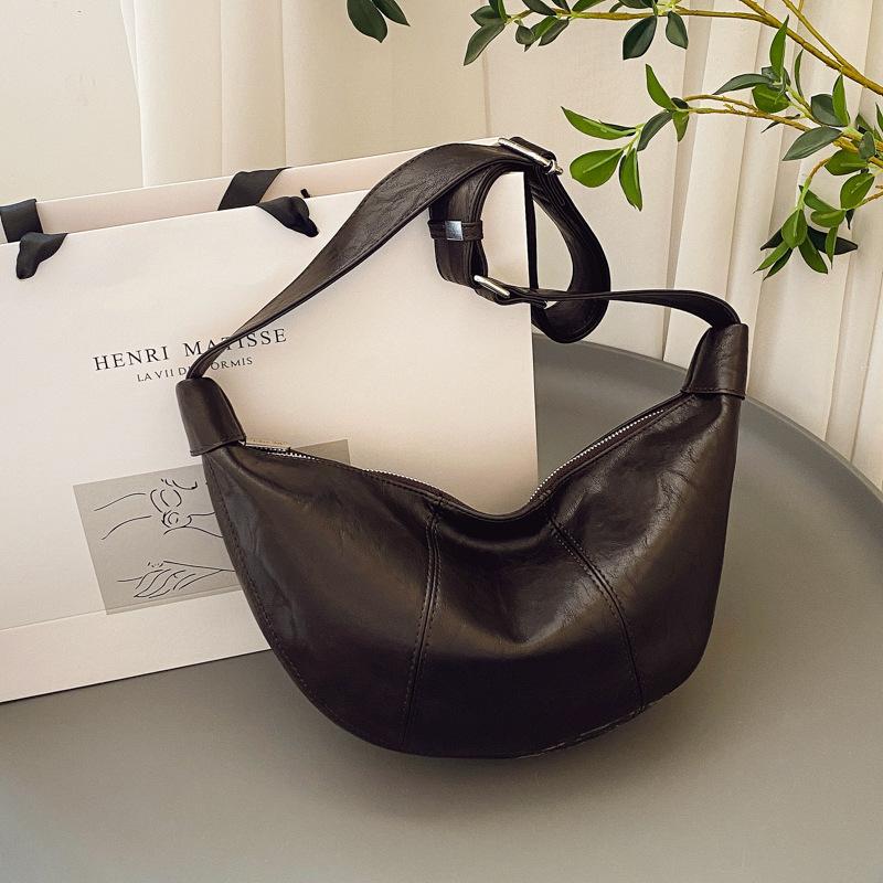Large capacity bag women's new casual versatile shoulder messenger bag niche fashion commuter dumpling bag