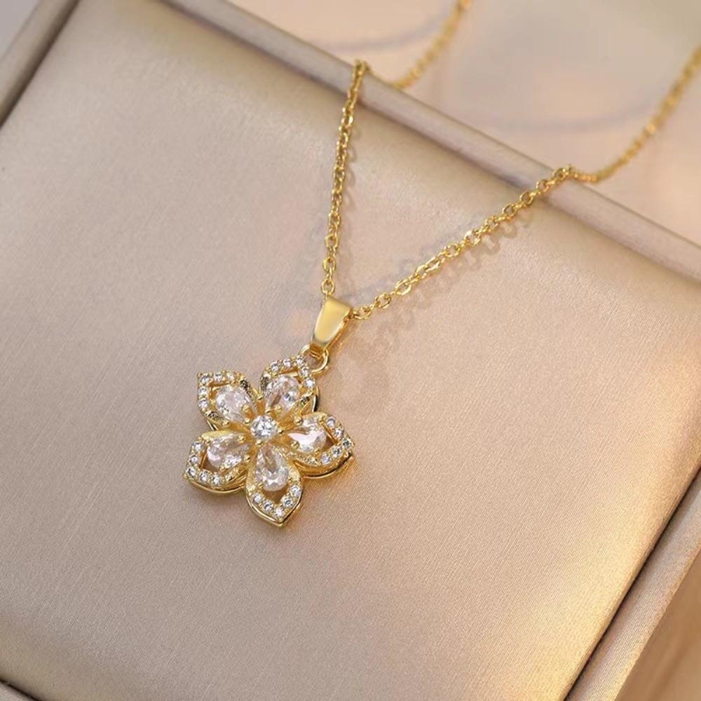 Sweet Zircon Pendant Necklace Shiny Petal Gold Necklace Gifts Rotatable Flowers Choker For Women