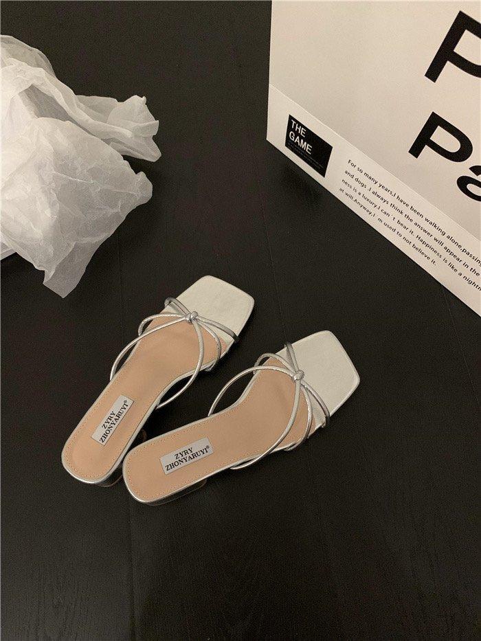 Französische kleine coole Hausschuhe Kinder 2025 Sommer neu Oberbekleidung täglich vielseitig flacher Boden Ein-Wort-Draussen Damenhausschuhe