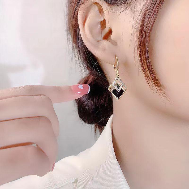 Elegant Black Diamond Geometric Earrings: Japanese-Korean Design, Light Luxury, Exquisite Ear Buckles for Women