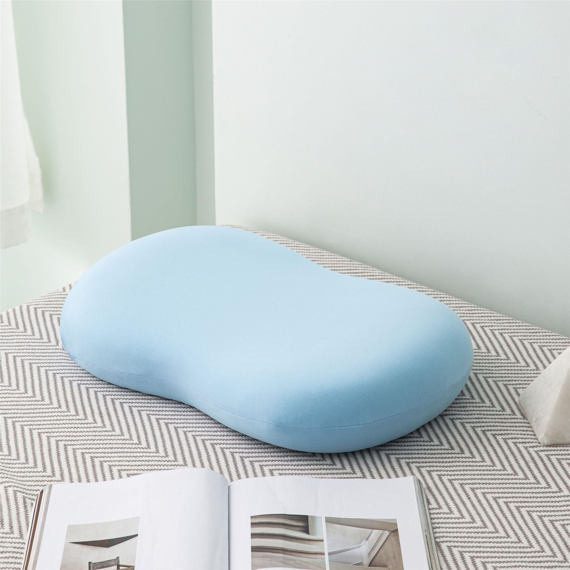 

This soft and comfortable cat belly pillow features a soft, fluffy feel just like a cat s belly. It s perfect for a variety of sleeping positions and