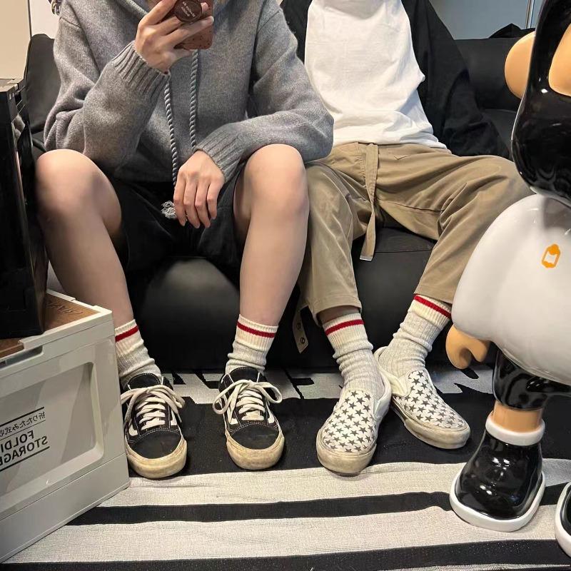 Uniwersalne skarpetki średniej długości z polaru na jesień, kolorowe, w paski, wykonane z poliestru i bawełny, codzienne skarpetki średniej długości dla kobiet