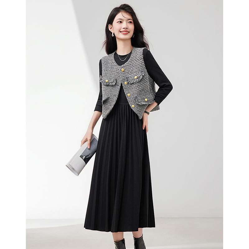 Two Piece Set: Small Fragrant Style Vest Jacket and Long-Sleeved Pleated Dress