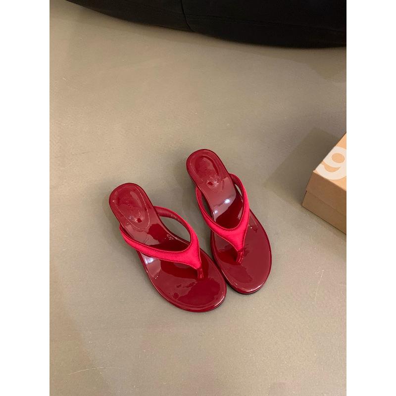 

Retro red slope heel toe heightened thick-soled flip-flops women s 2025 spring and summer new outer wear versatile cool slippers 40