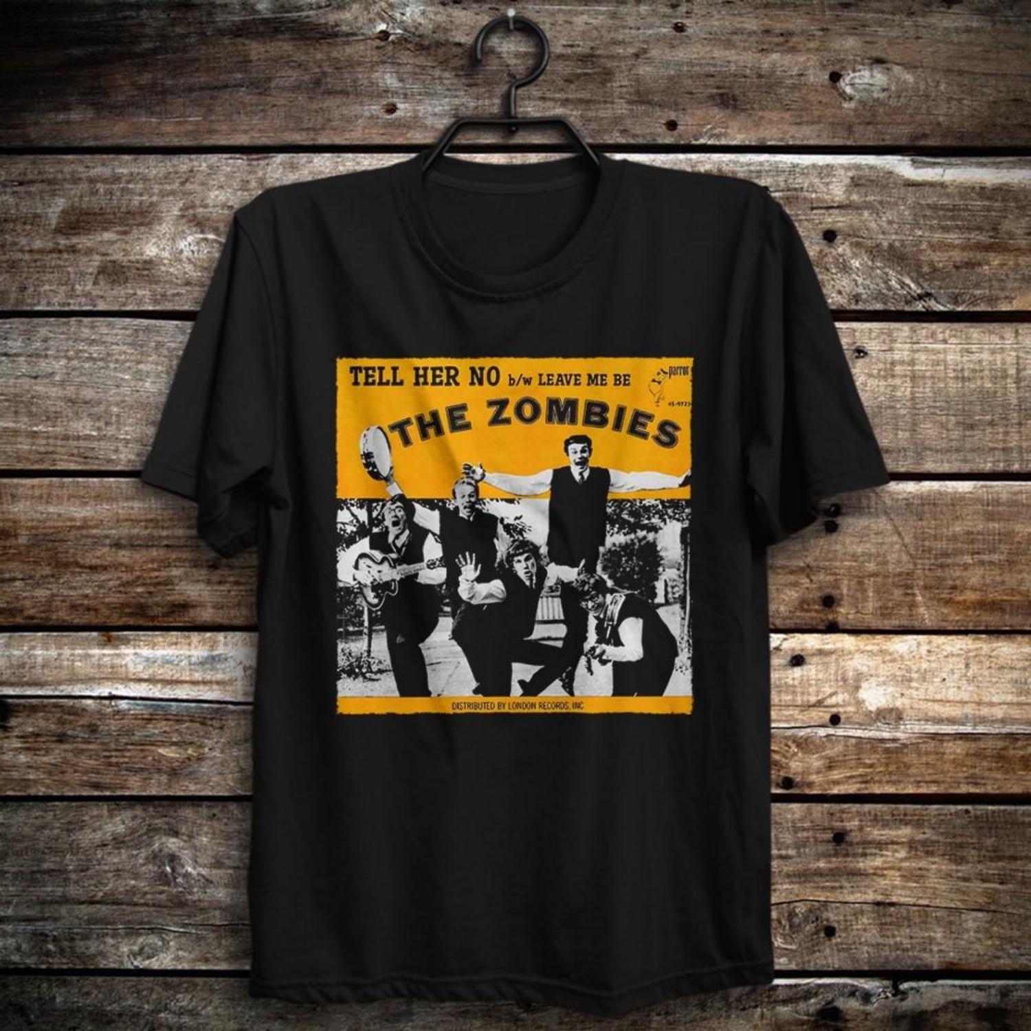 

Ретро Футболка The Zombies Tell Her No & Leave Me Be Род Арджент Колин Бланстоун Унисекс S чёрный