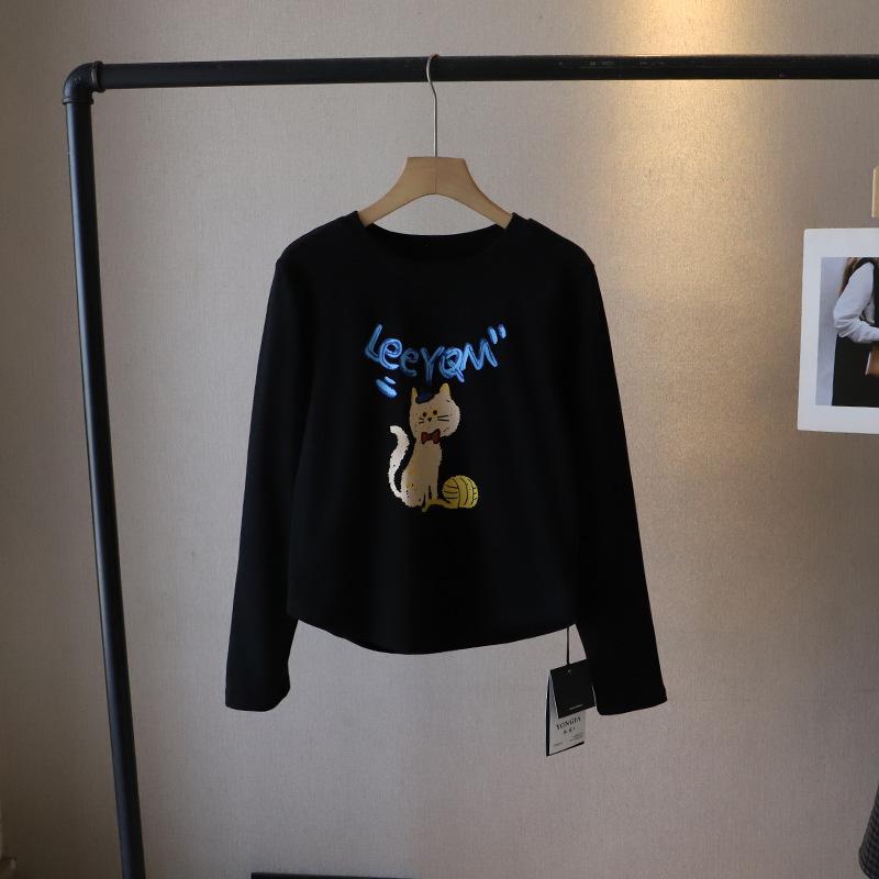 

Женская футболка в корейском стиле, облегающего кроя, с круглым вырезом и мультяшным принтом кошки, зима 2024 One Size чёрный