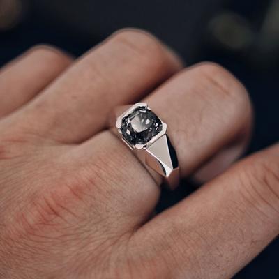 Glossy Dazzling Dark Shiny Metal Inlaid Black Gemstones Mens Rings Classic And Handsome Attending Banquet Jewelry