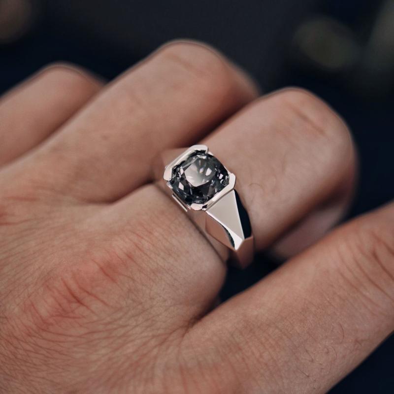 

Глянцевые Ослепительные Темные Блестящие Металлические Инкрустации Черными Драгоценными Камнями Мужские Кольца Классические и Красивые Ювелирные Изделия для Посещения Банкета resizable