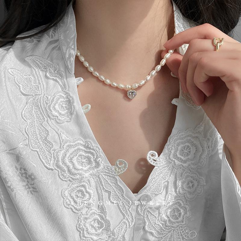 Three-Dimensional Love Freshwater Pearl Necklace Women'S Collarbone Chain Temperament Design Sense Neck Chain Fashion Commuting