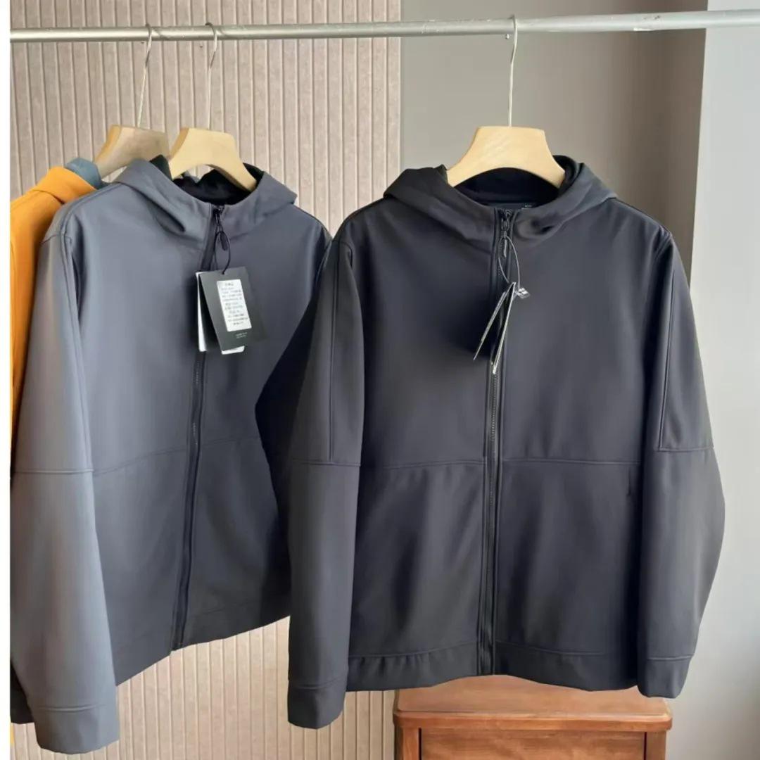 

Мужская износостойкая куртка Soft Shell: Ветрозащитная, водонепроницаемая, на флисовой подкладке для осени и зимы. M