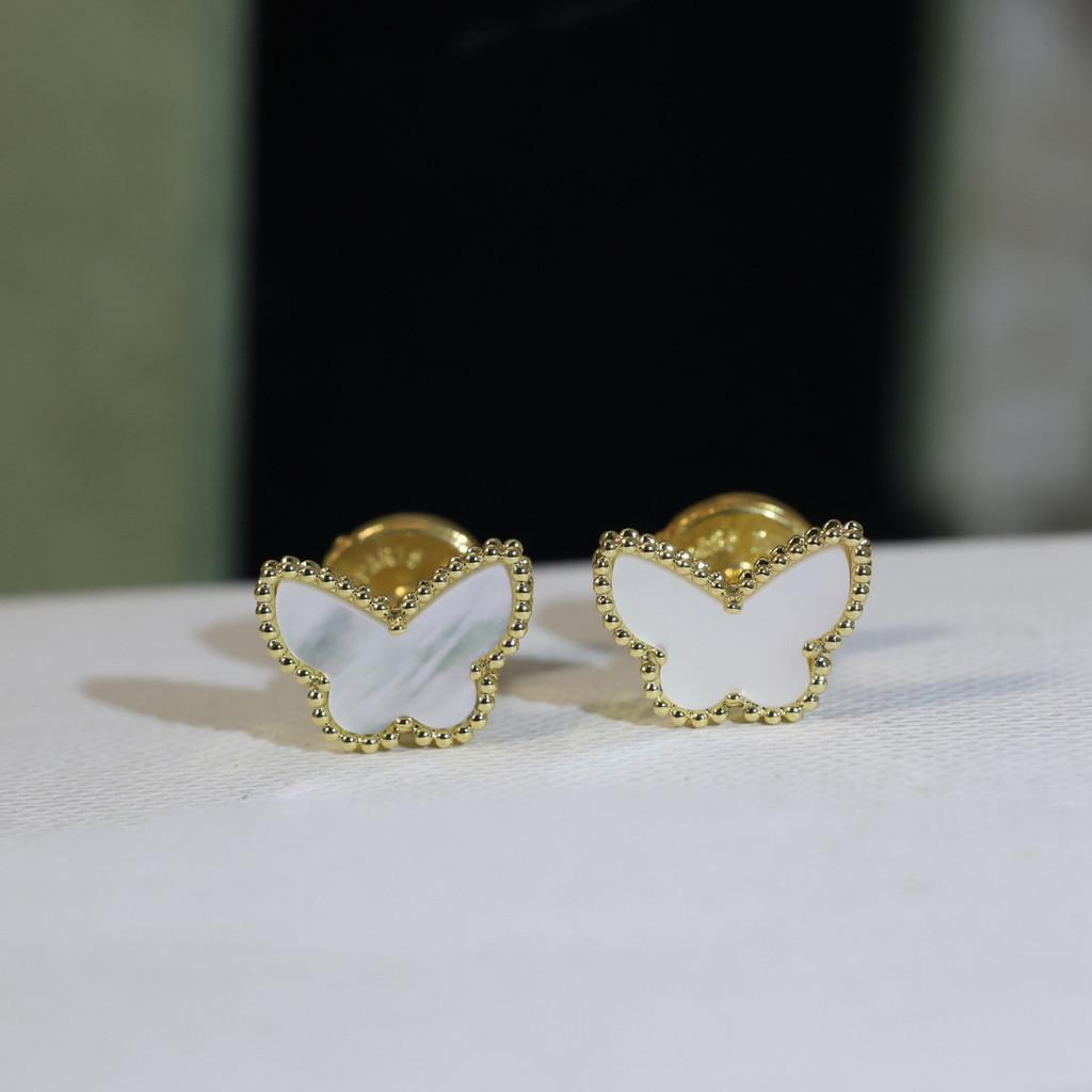 

Clover butterfly earrings paired with flying saucer earplugs S925 pure silver material, finely crafted high version, anti allergic Earring