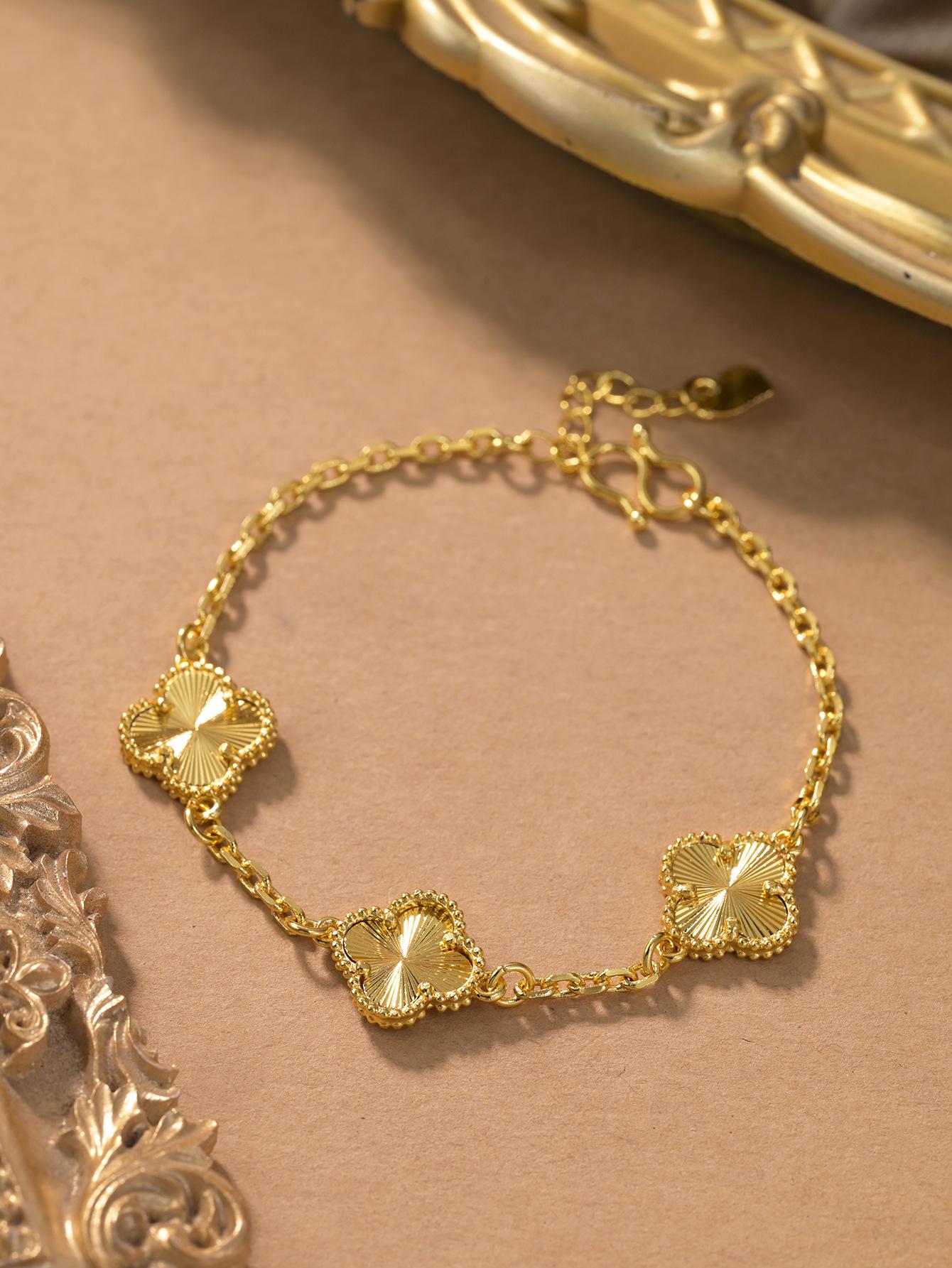 Вьетнамский браслет с четырехлистным клевером золотого тона для женщин: Роскошный, Элегантный Дизайн с Пятью Лепестками, Приносящий Удачу