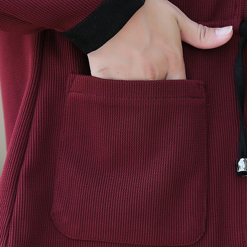 Spring 2025 Casual Suit for 50-Year-Old Women: Two-Piece Sporty Set for Middle-Aged and Elderly Moms