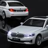 1:24 530Li Luxury Car Alloy Model Diecast Car Toys Doors Opened Sound Light Pull Back Miniature Vehice Ornament kids Gift
