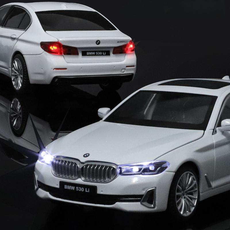 1:24 530Li Luxury Car Alloy Model Diecast Car Toys Doors Opened Sound Light Pull Back Miniature Vehice Ornament kids Gift
