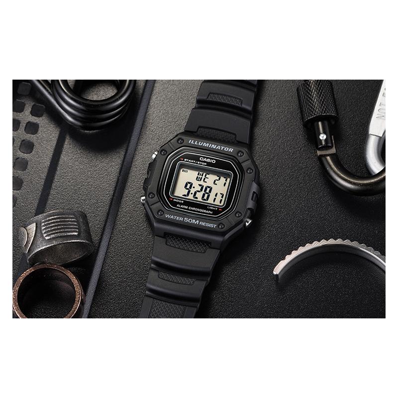 Casio Seria YOUTH - pătrat mic din silicon, pătrat mic retro, războinic negru, afișaj digital, mecanism cu quartz, curea din rășină, japonez și W-218H-1A