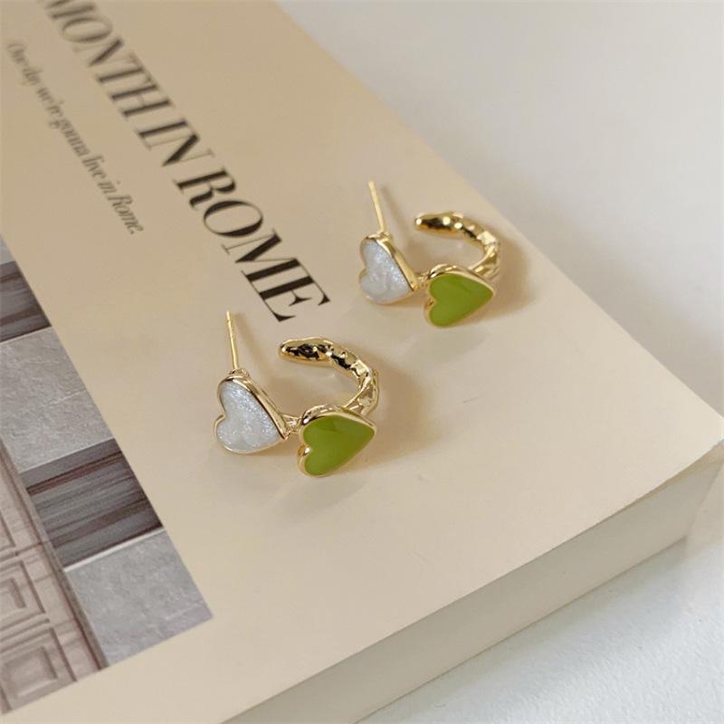 Women's Fresh Green Heart Stud Earrings - Simple, Trendy Design for Versatile Fashion Accessories