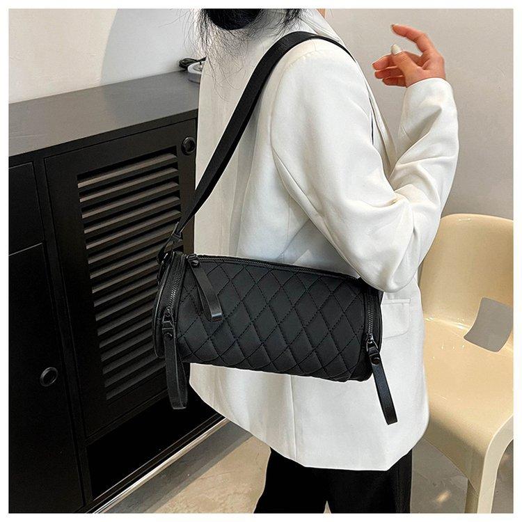 

Women Solid Color Zipper Lingge Cylindrical Inclined Satchel Bag Leisure Large Capacity Pillow Shoulder Bags Adjustable Band Strap KTB One Size чорний