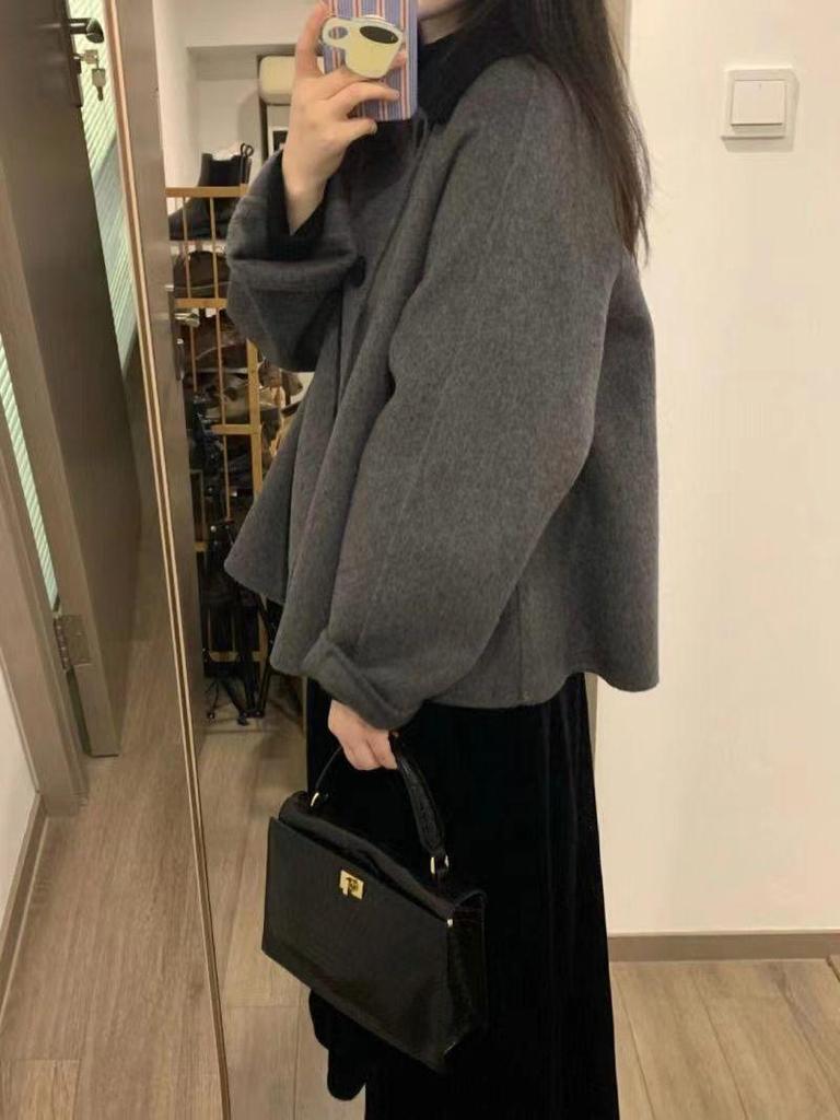 Petite Women's Retro Gray Woolen Coat with Peter Pan Collar, Thickened for Autumn/Winter Korean Hepburn Style.