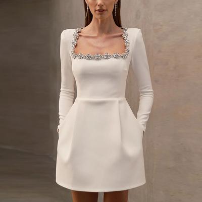 Kurzes Kleid aus Samt mit quadratischem Ausschnitt und Diamantbesatz, elegantes A-Linien-Kleid für Damen, langärmeliges Taschendesign, Frühling und Herbst