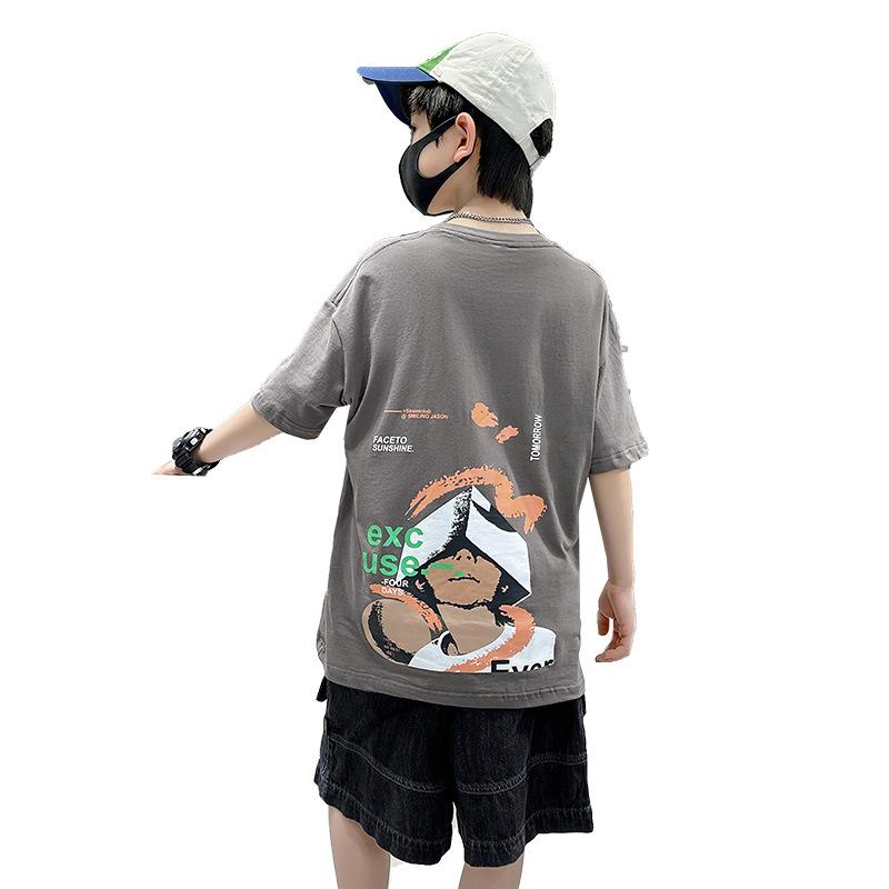 Lässiges Baumwoll-T-Shirt für Jungen im Sommer