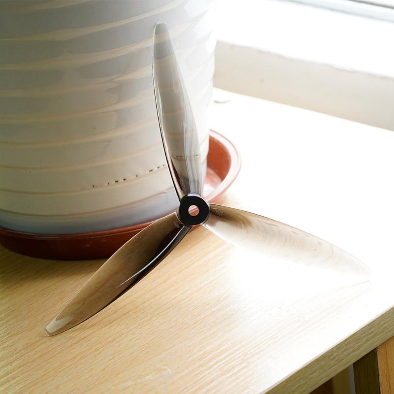 Set of 4pcs T7057 Propellers 7inch 3 Paddle Leaf Props Excellent Control Flight Performances for Long-distanced Flight