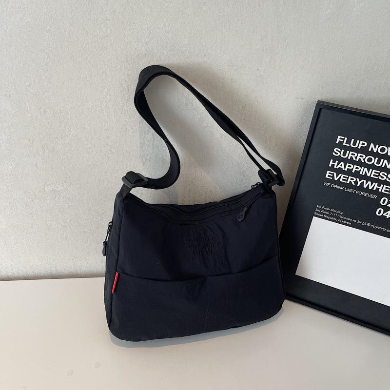 Casual waterproof nylon messenger bag shoulder cloth bag female design sense niche retro commuter dumpling bag